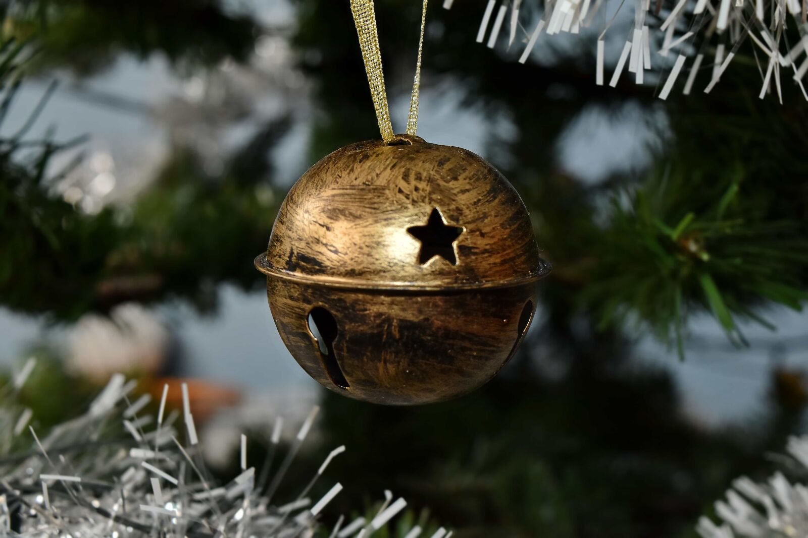 Nikon D5500 sample photo. Bell, christmas tree, hanging photography
