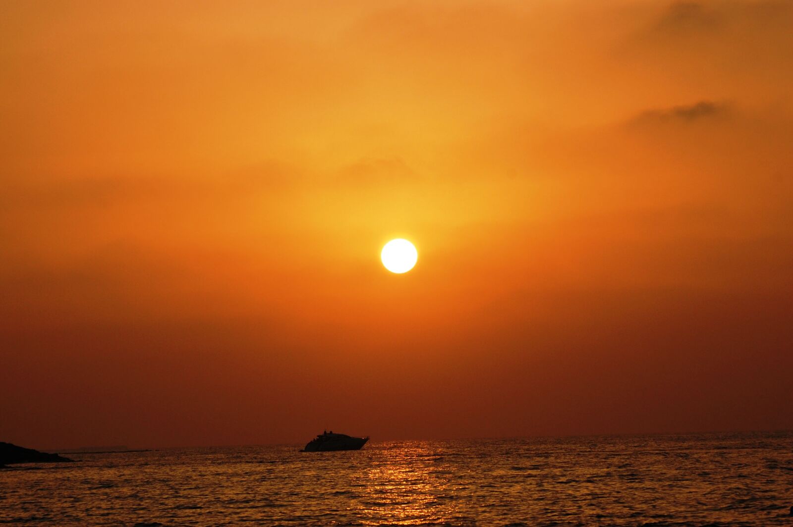 Nikon D40 sample photo. Sunset, ocean, boat photography