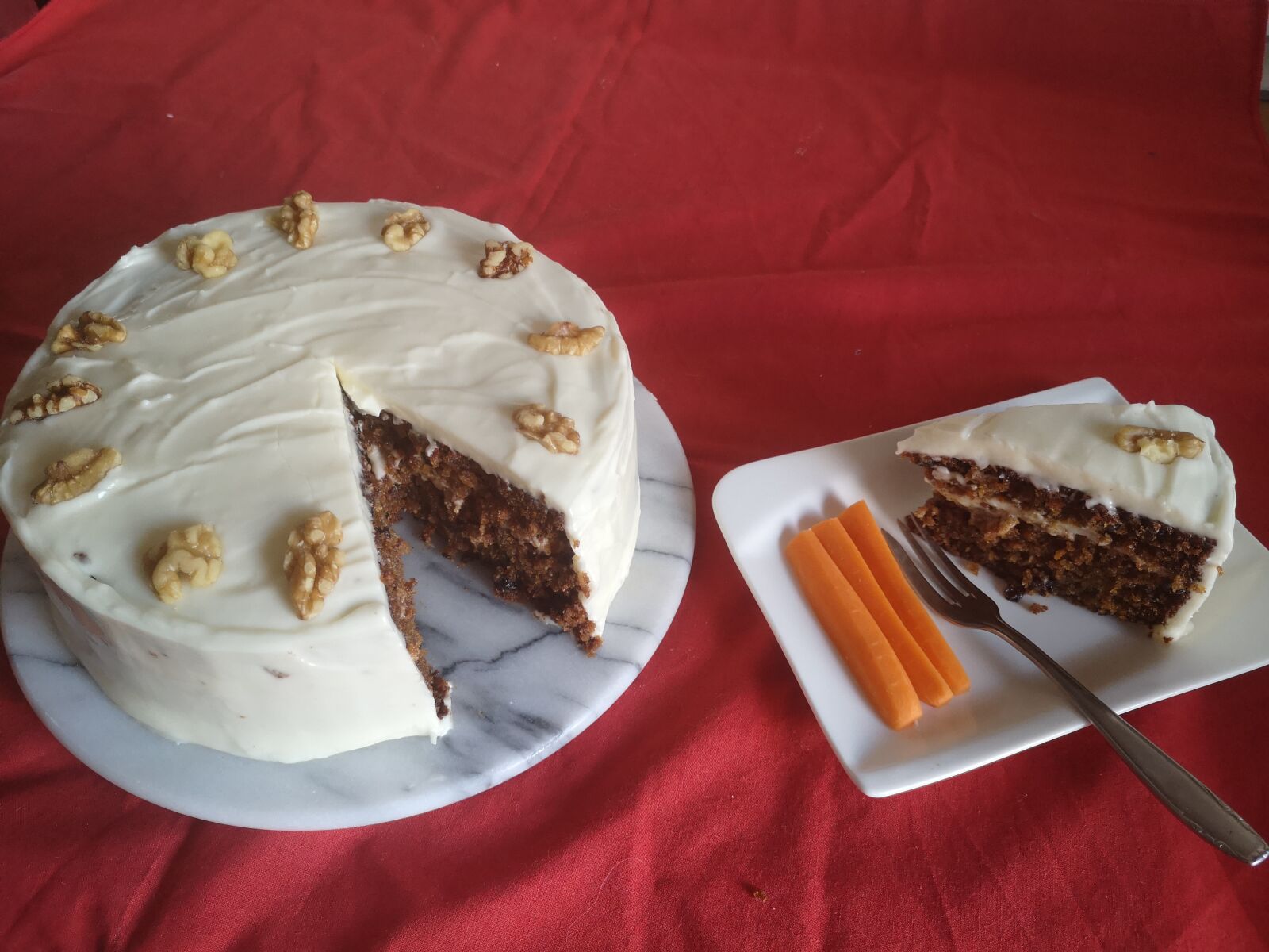 HUAWEI P20 sample photo. Carrot, cake, nuts photography