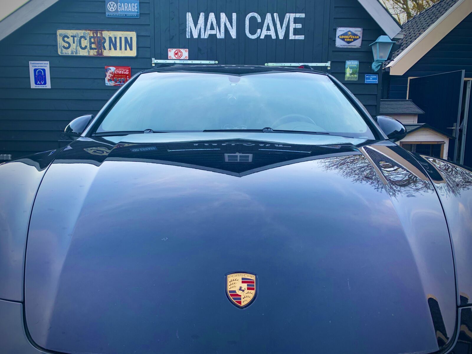 Apple iPhone XR sample photo. Porsche, cayenne, suv photography