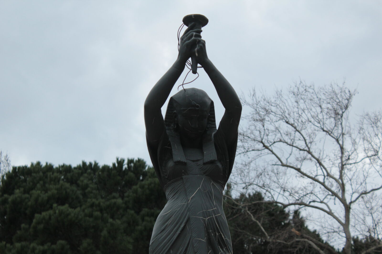 Canon EOS 550D (EOS Rebel T2i / EOS Kiss X4) sample photo. Iron, statue photography