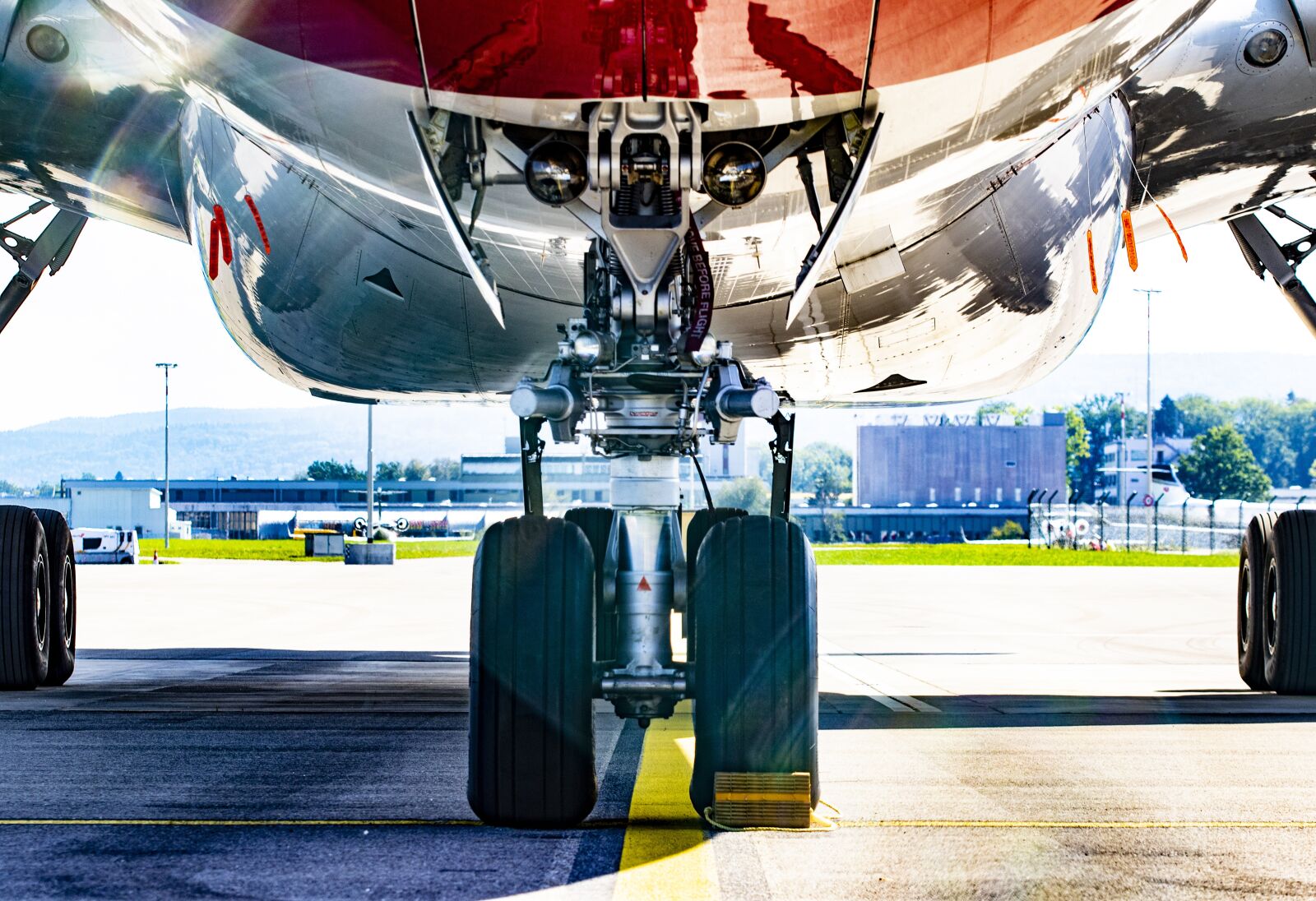 Canon EF 70-200mm F2.8L USM sample photo. Nose gear, airbus, a340 photography