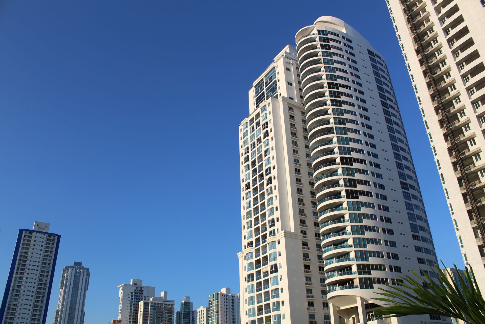Canon EOS 1300D (EOS Rebel T6 / EOS Kiss X80) sample photo. Panama, cities, buildings photography