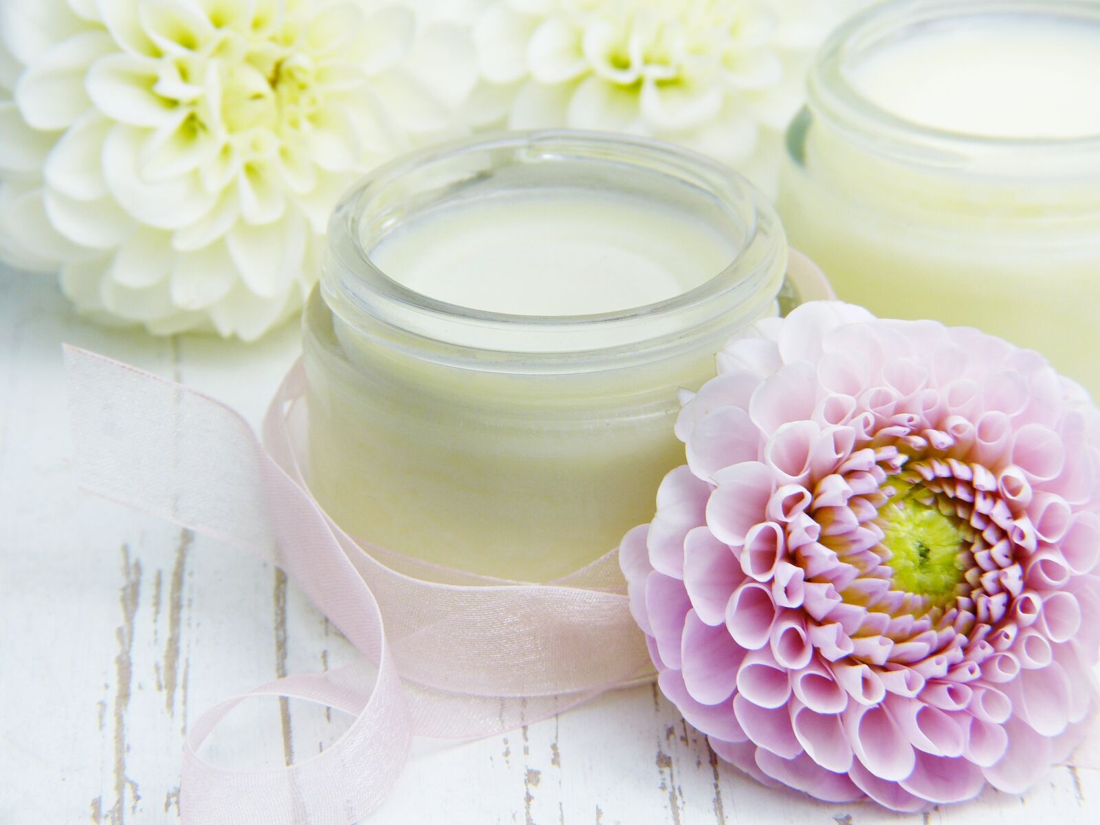 Panasonic Lumix DMC-FZ150 sample photo. Cream, skin cream, glass photography