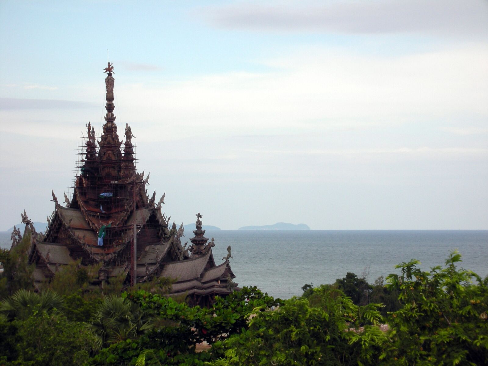 Nikon COOLPIX S5 sample photo. Temple, ocean, thailand photography