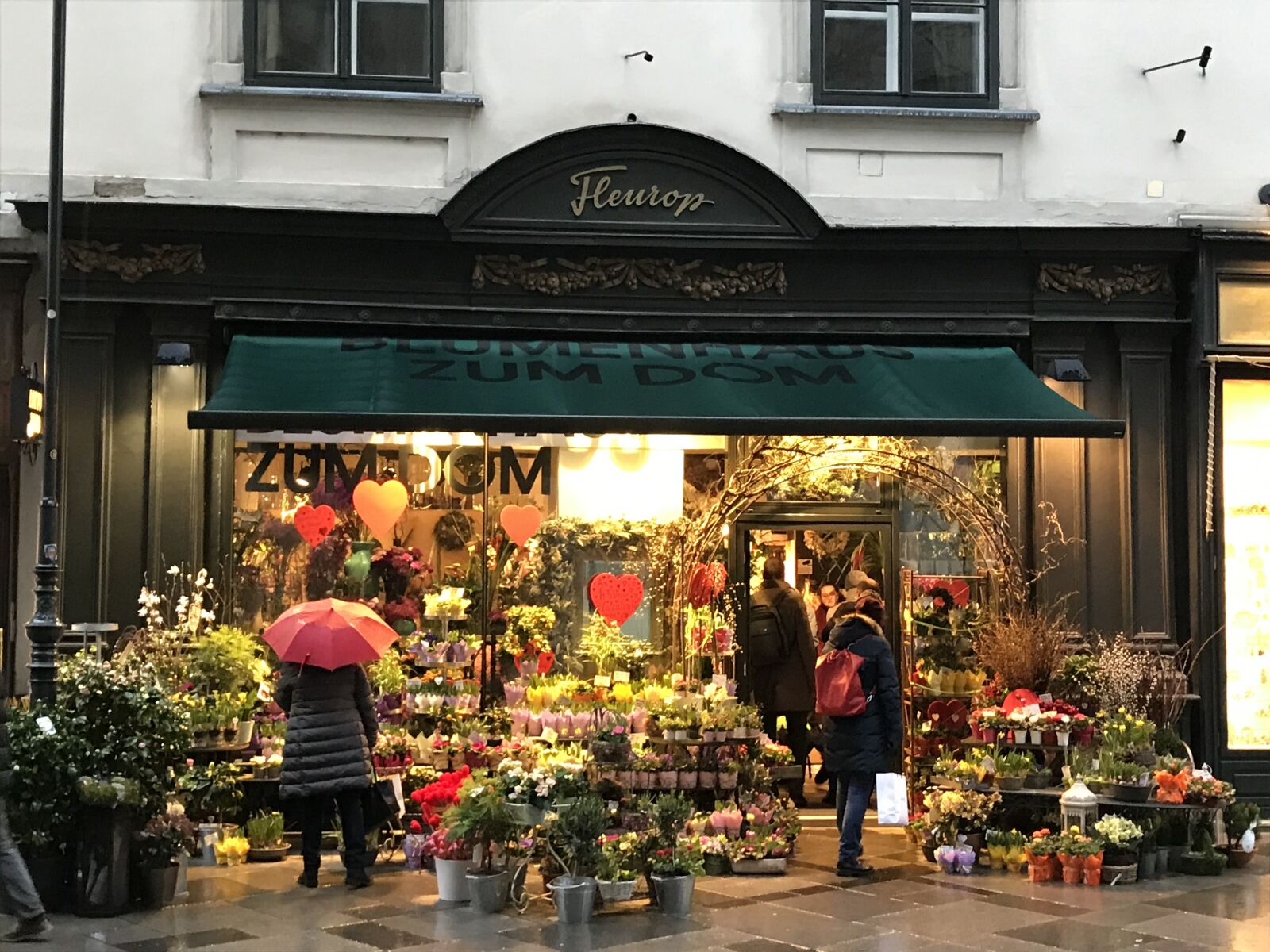 iPhone 7 back camera 3.99mm f/1.8 sample photo. Flowers, florist, decoration photography