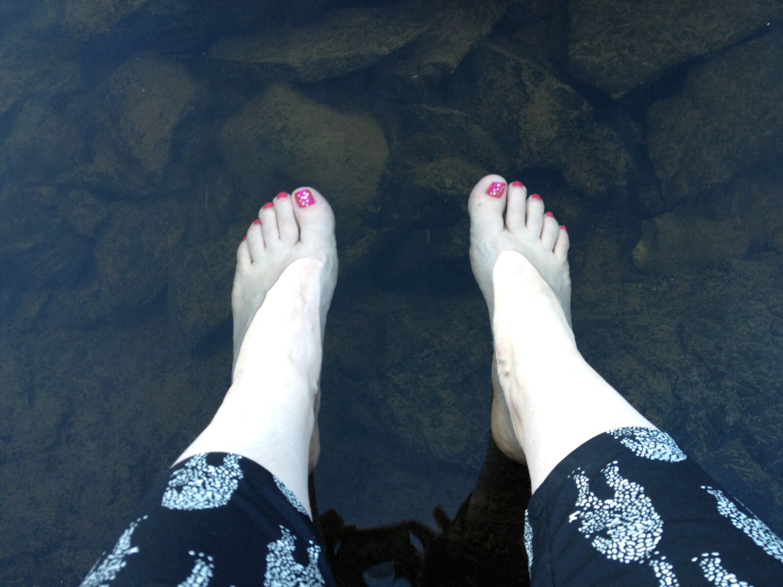 iPhone 4S back camera 4.28mm f/2.4 sample photo. Feet, water, barefoot photography