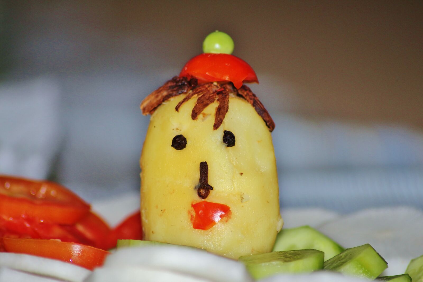 Canon EOS 700D (EOS Rebel T5i / EOS Kiss X7i) sample photo. Salad, face, food photography