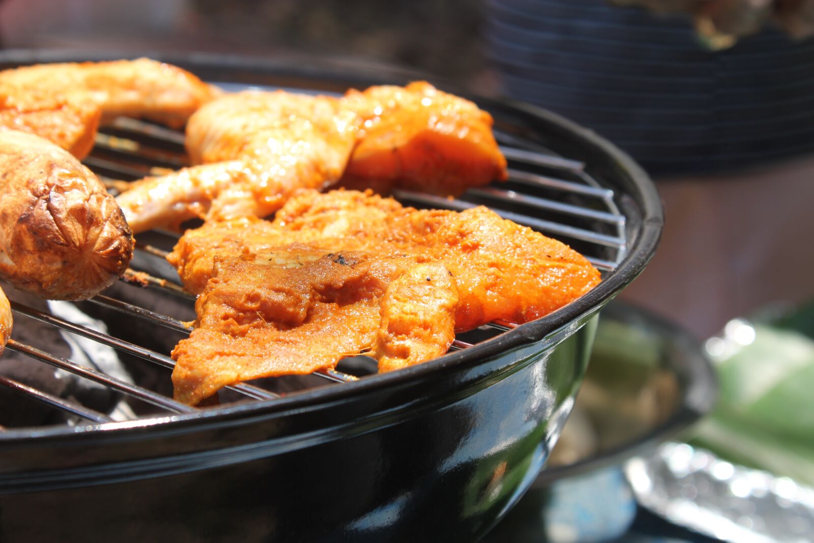Canon EOS 550D (EOS Rebel T2i / EOS Kiss X4) sample photo. Bbq, chicken, hot photography