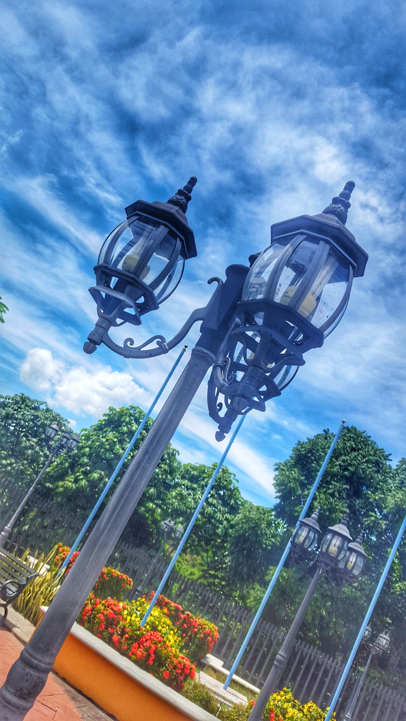 Samsung GALAXY S6 edge sample photo. Lamp, park photography