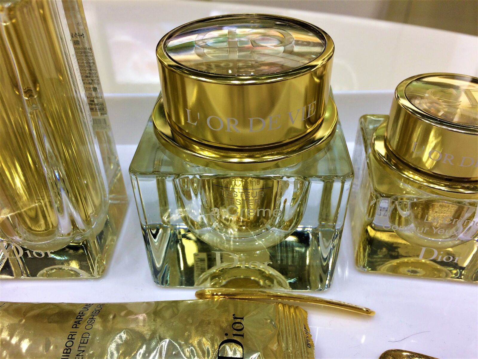 iPhone 5s back camera 4.15mm f/2.2 sample photo. Skin care, cosmetics, bottle photography