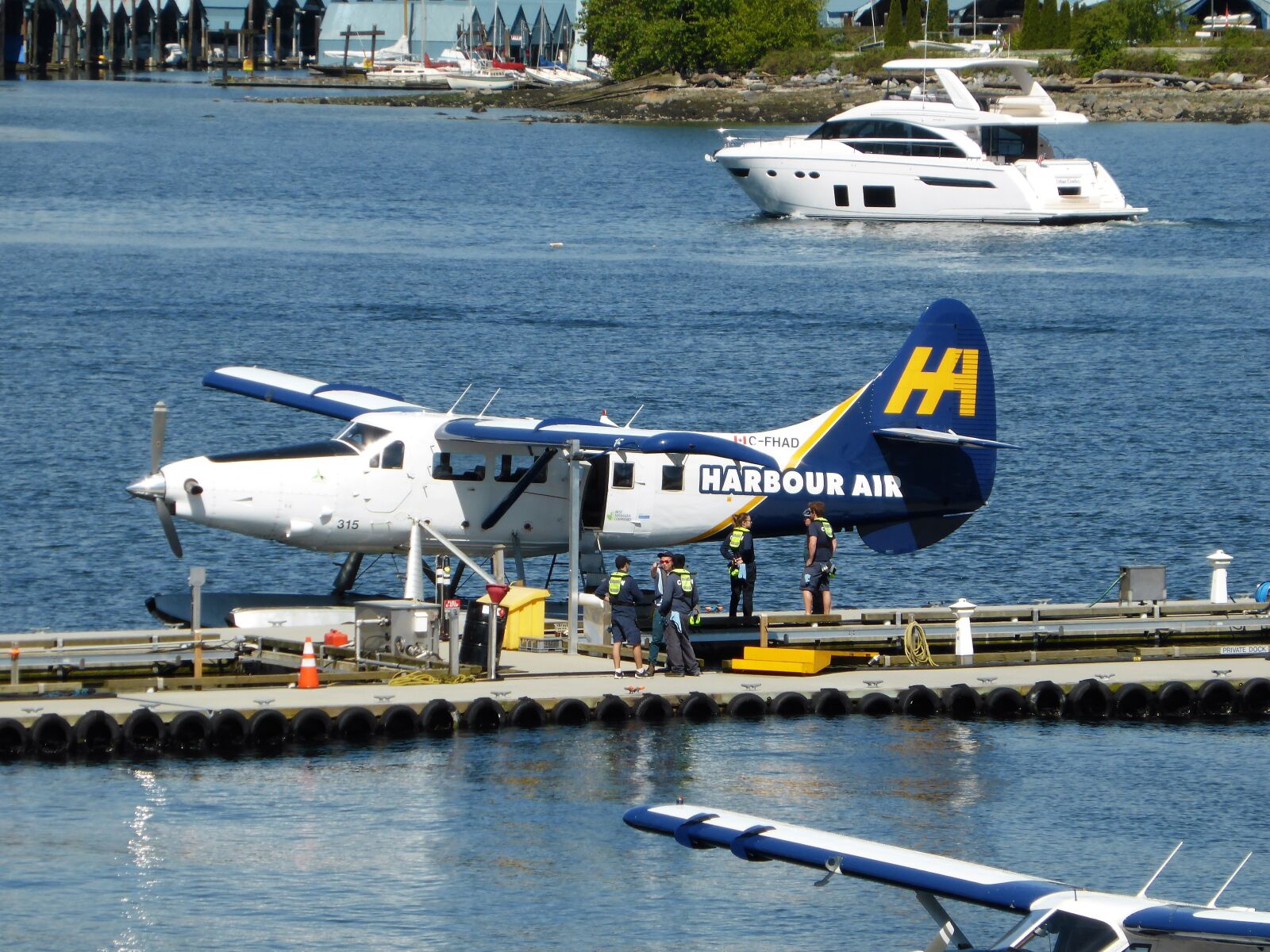 Panasonic Lumix DMC-ZS30 (Lumix DMC-TZ40) sample photo. Transport, plane, seaplane photography