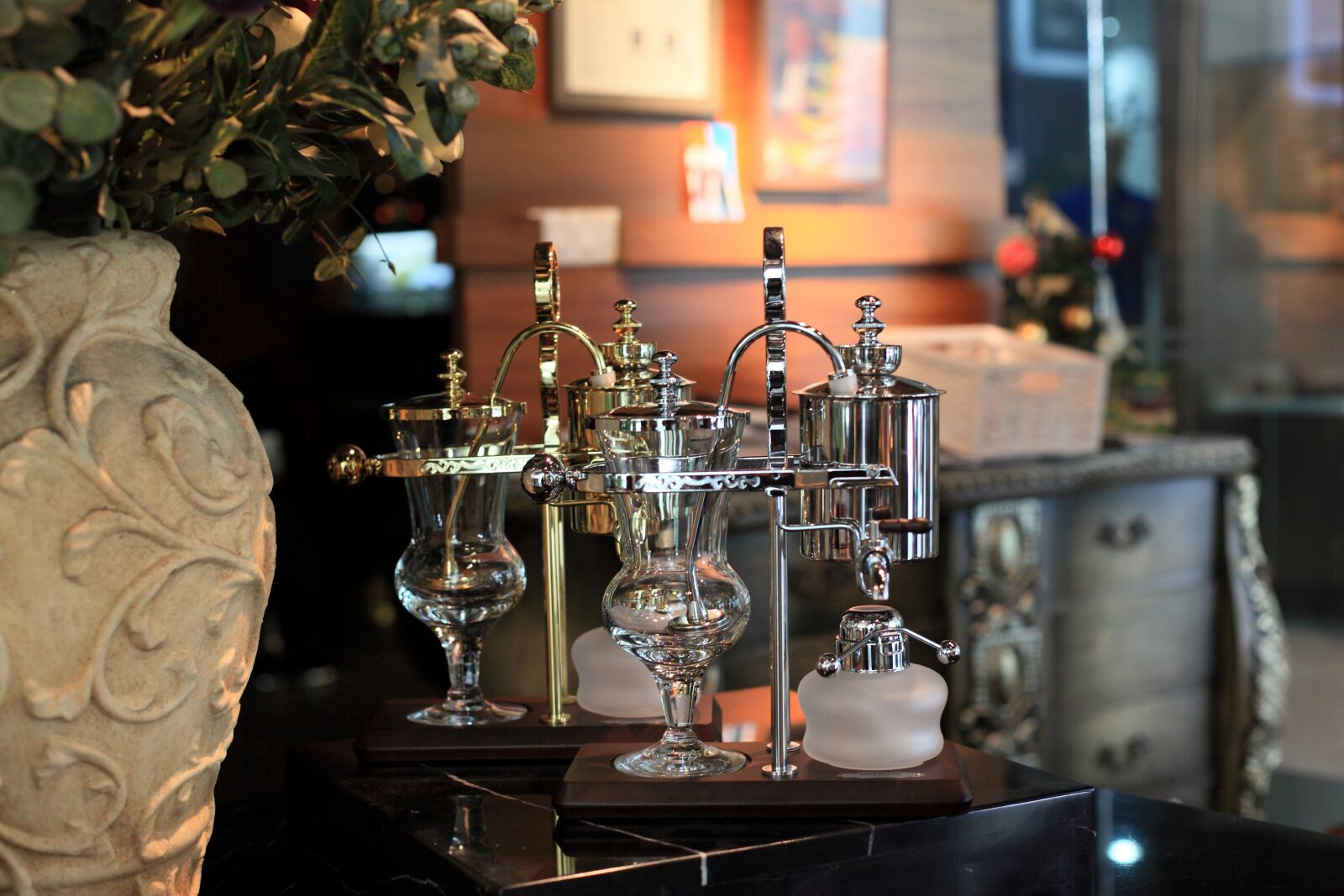 Canon EOS 5D Mark II sample photo. Coffee, shop, warm photography