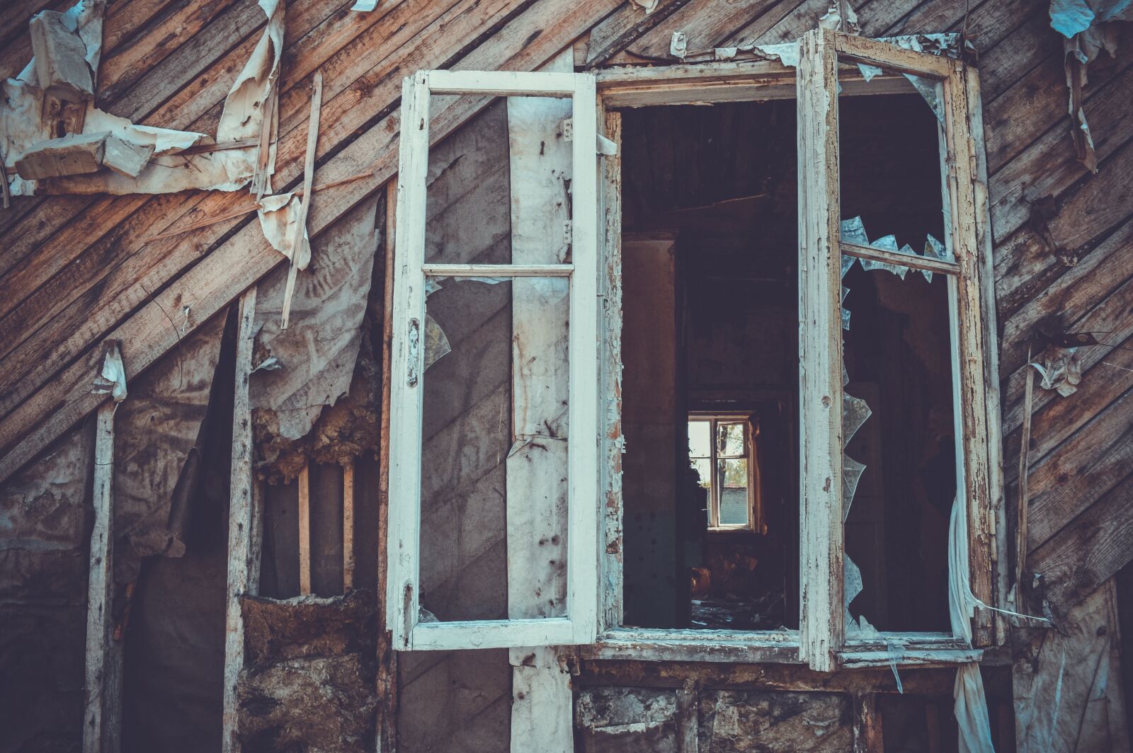 Nikon D3200 sample photo. Window, house, an abandoned photography