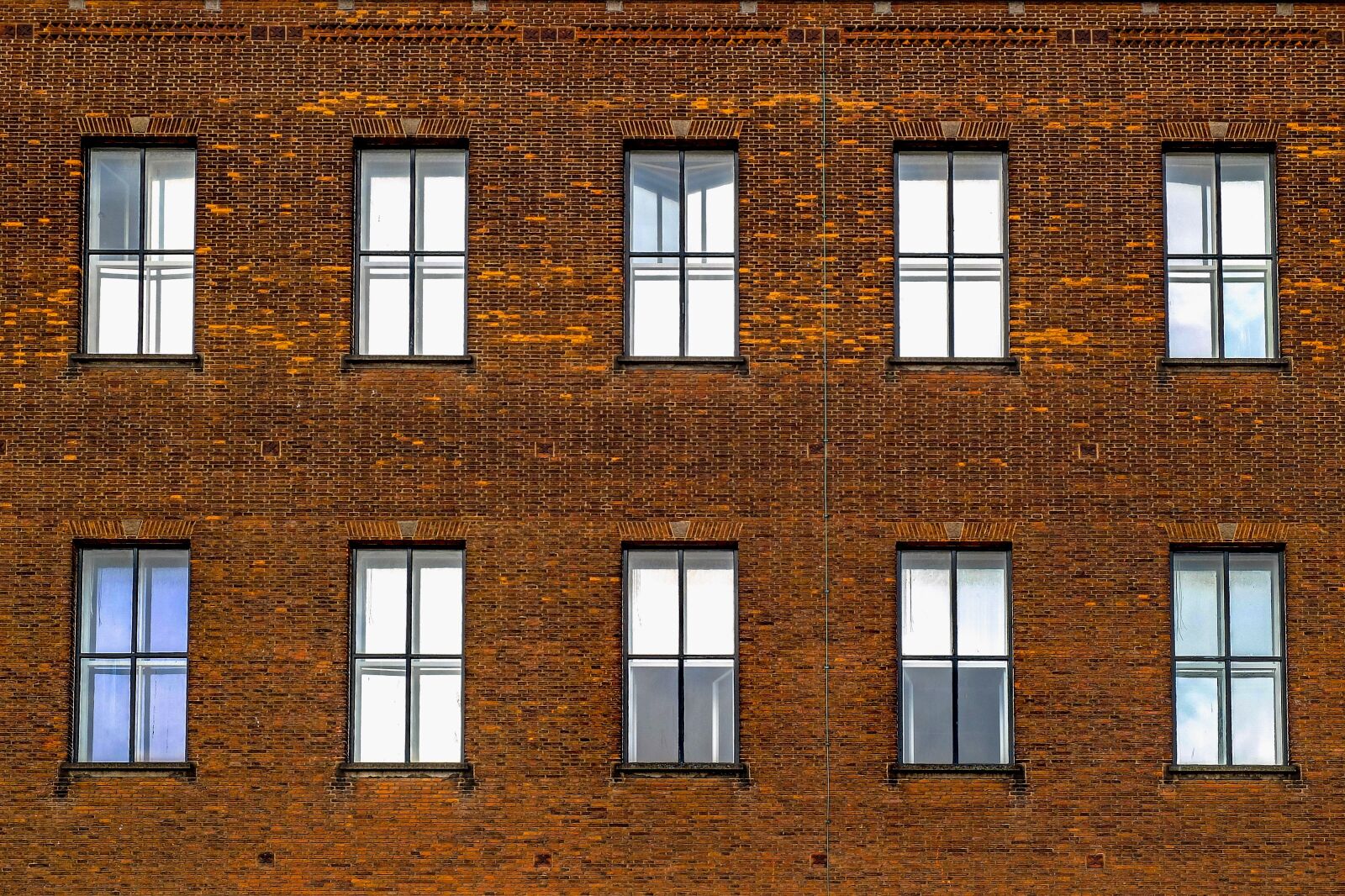 Fujifilm X30 sample photo. Building, facade, brick photography