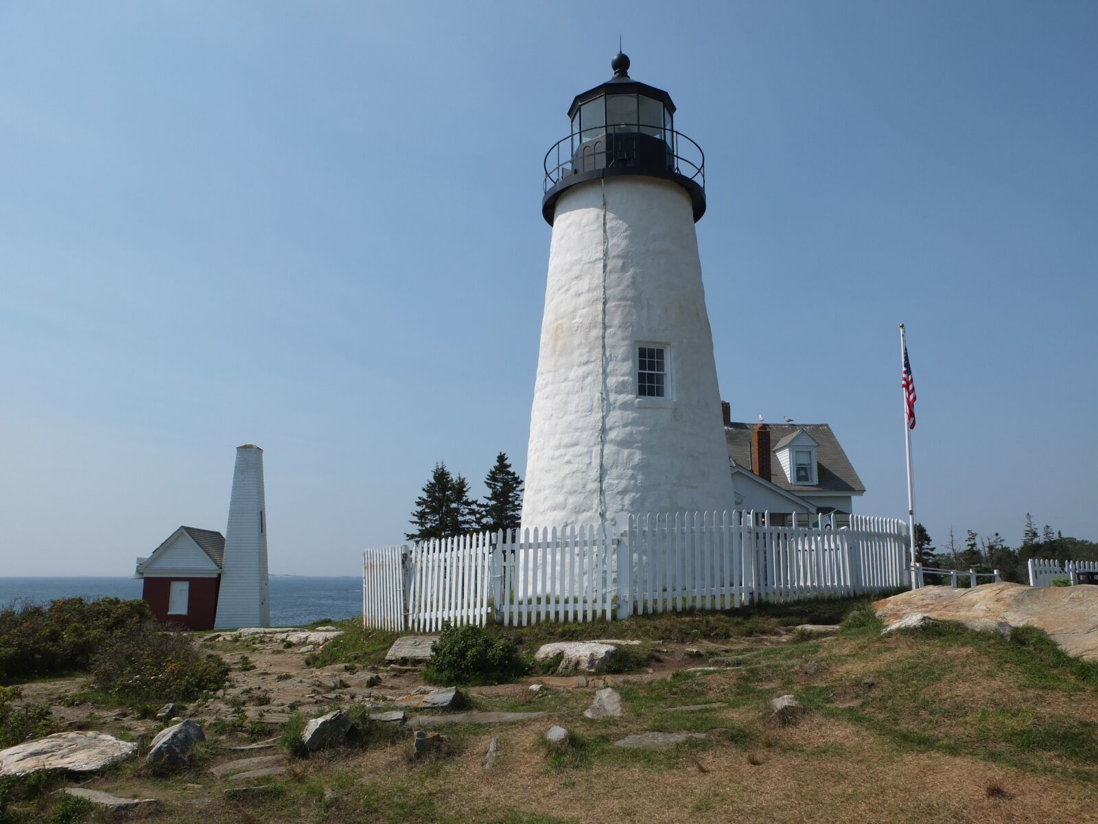 Fujifilm X10 sample photo. Lighthouse, coast, ocean photography