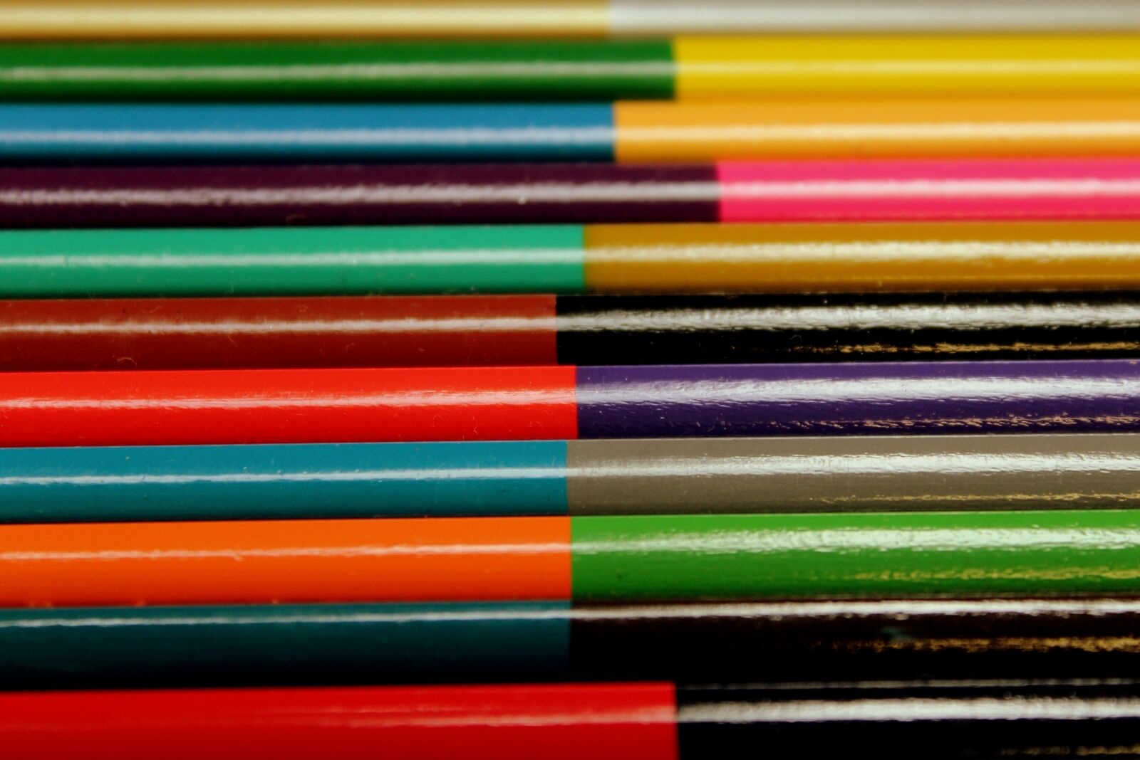 Canon EOS 1200D (EOS Rebel T5 / EOS Kiss X70 / EOS Hi) sample photo. Crayons, colorful, color photography