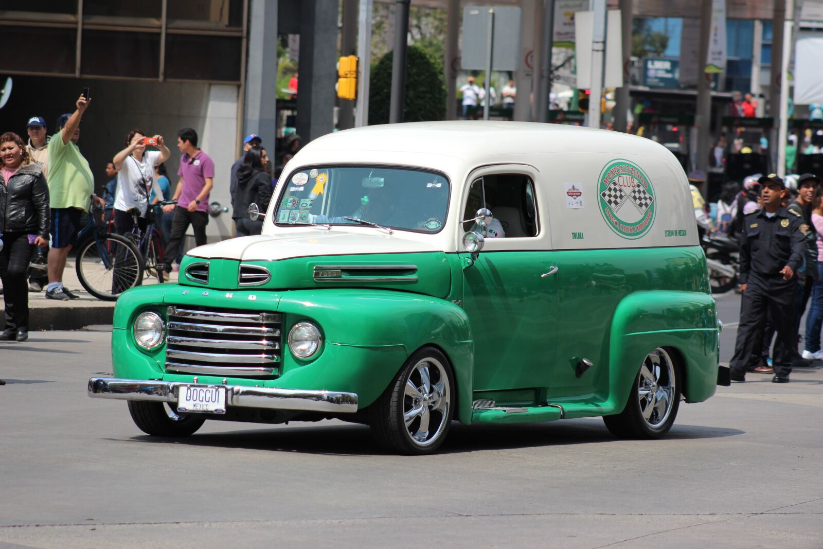Canon EOS 600D (Rebel EOS T3i / EOS Kiss X5) sample photo. Ford, truck, classic photography