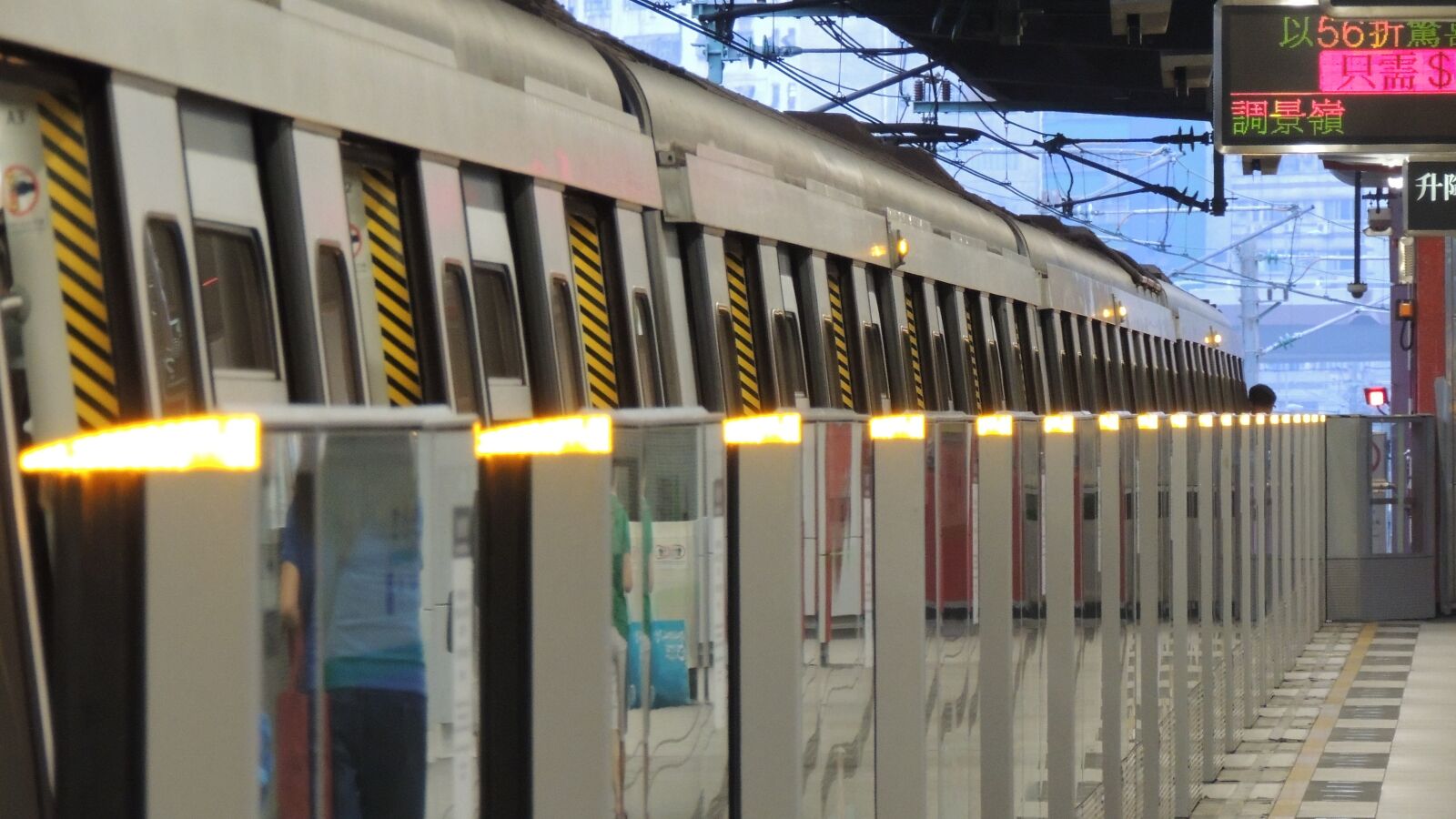 Nikon Coolpix P510 sample photo. Hongkong, mtr, hong photography