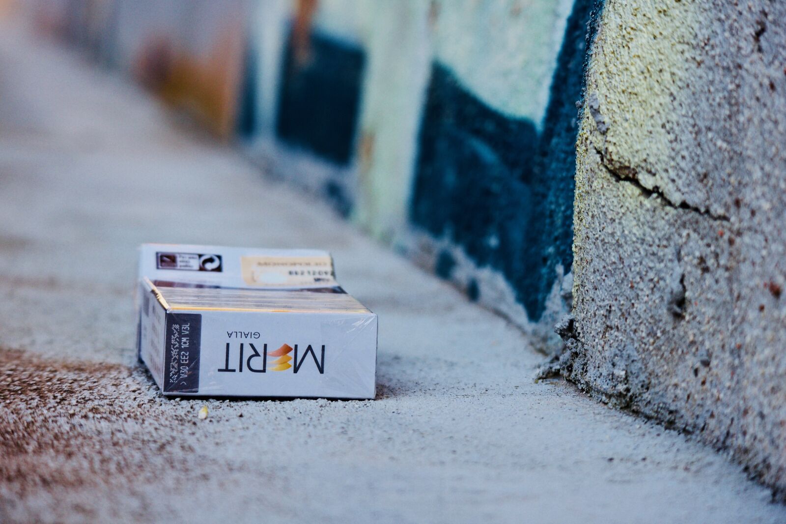 Canon EOS M sample photo. Cigarettes, tobacco, dependency photography