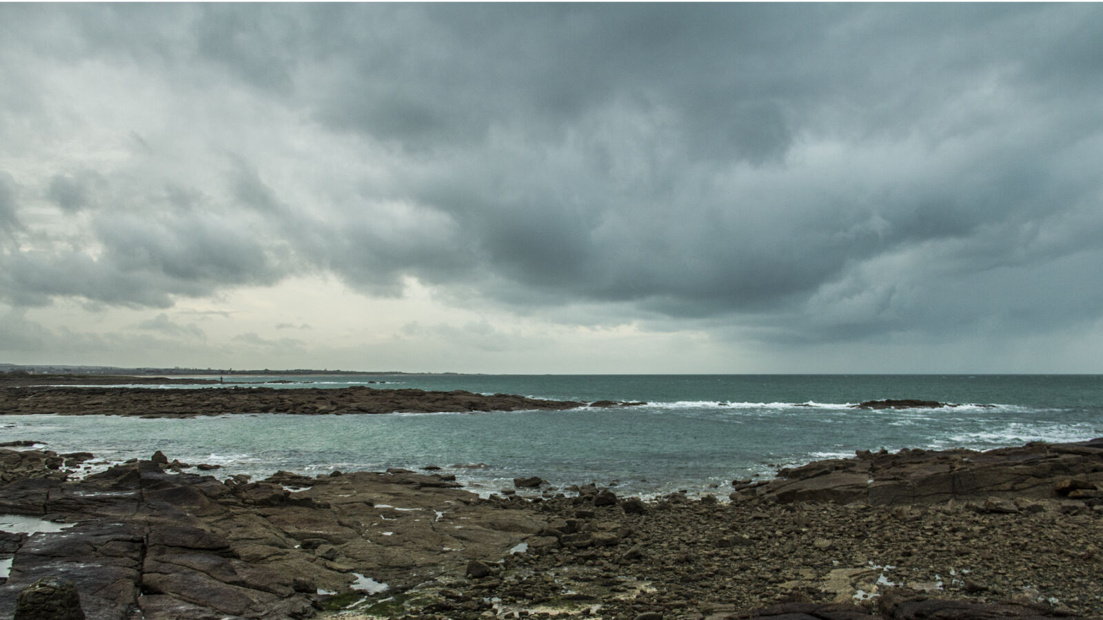 Canon EOS 60D + Canon EF-S 18-135mm F3.5-5.6 IS sample photo. Clouds, mer, nuages, sea photography