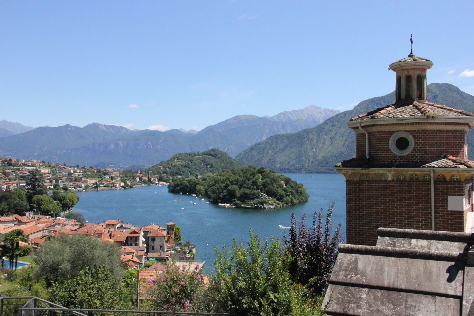 Canon EOS 550D (EOS Rebel T2i / EOS Kiss X4) sample photo. Water, architecture, travel photography