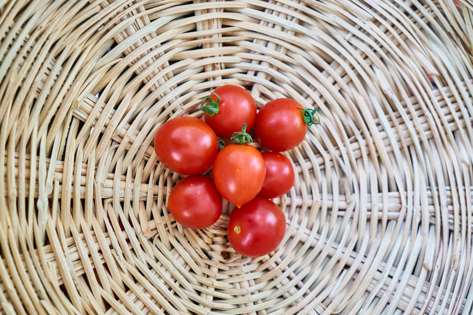 Sony a7R II sample photo. Tomato, basket, food photography