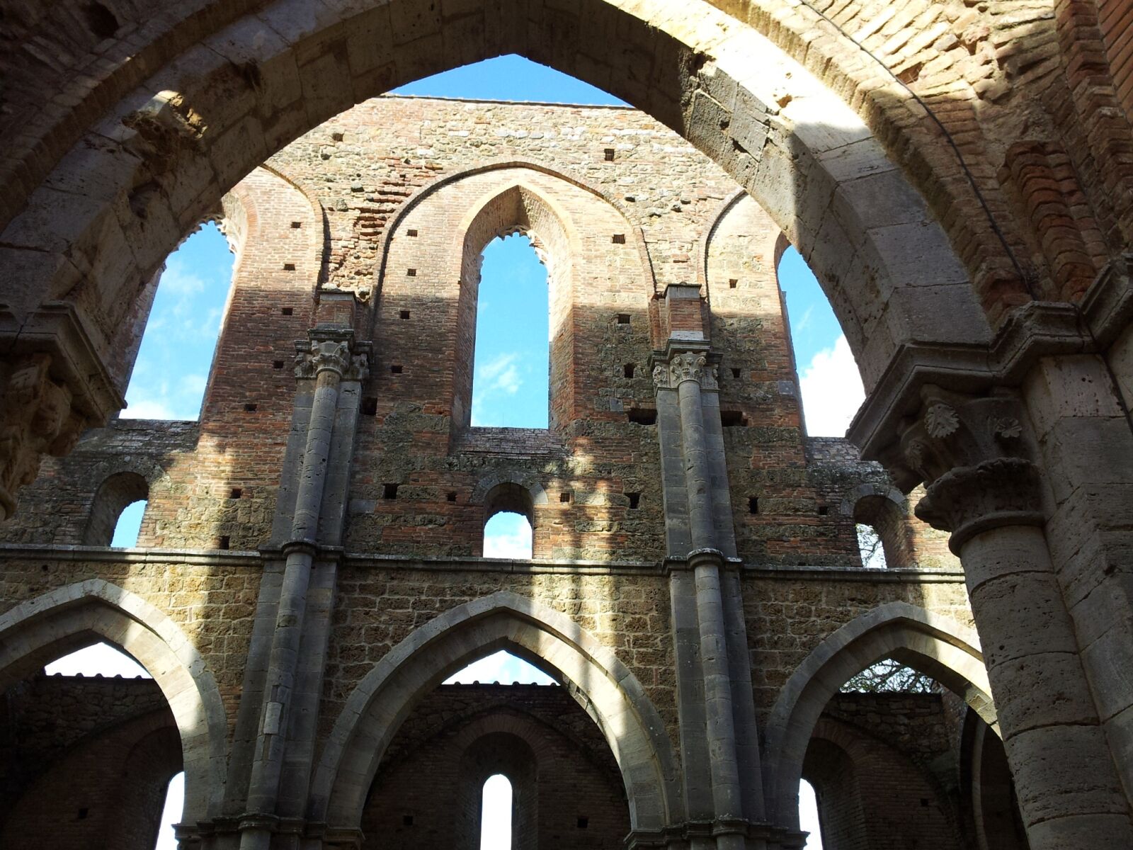 Samsung Galaxy S2 sample photo. San galgano, ruins, gothic photography
