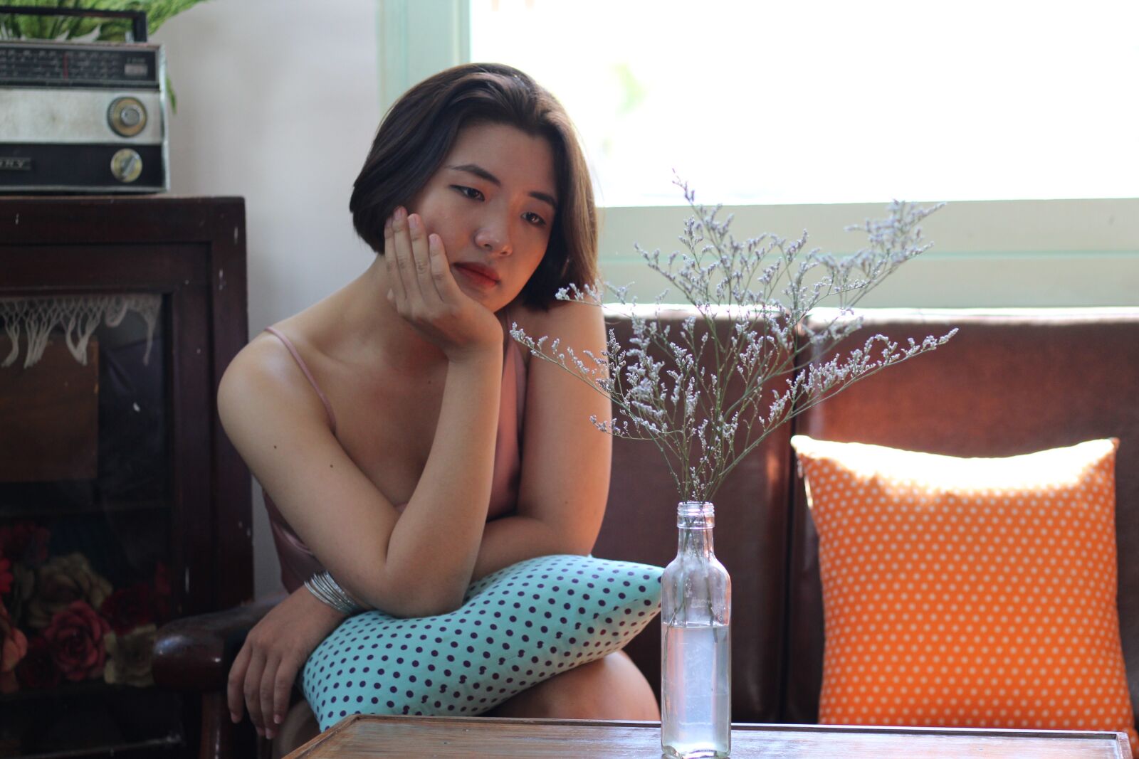 Canon EOS 1300D (EOS Rebel T6 / EOS Kiss X80) + Canon EF 50mm F1.8 STM sample photo. Vietnamese, asia, lady photography
