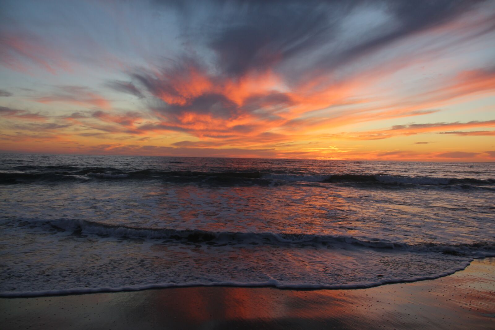 Canon EOS 700D (EOS Rebel T5i / EOS Kiss X7i) + Canon EF-S 18-135mm F3.5-5.6 IS sample photo. Sunset, venice beach, california photography