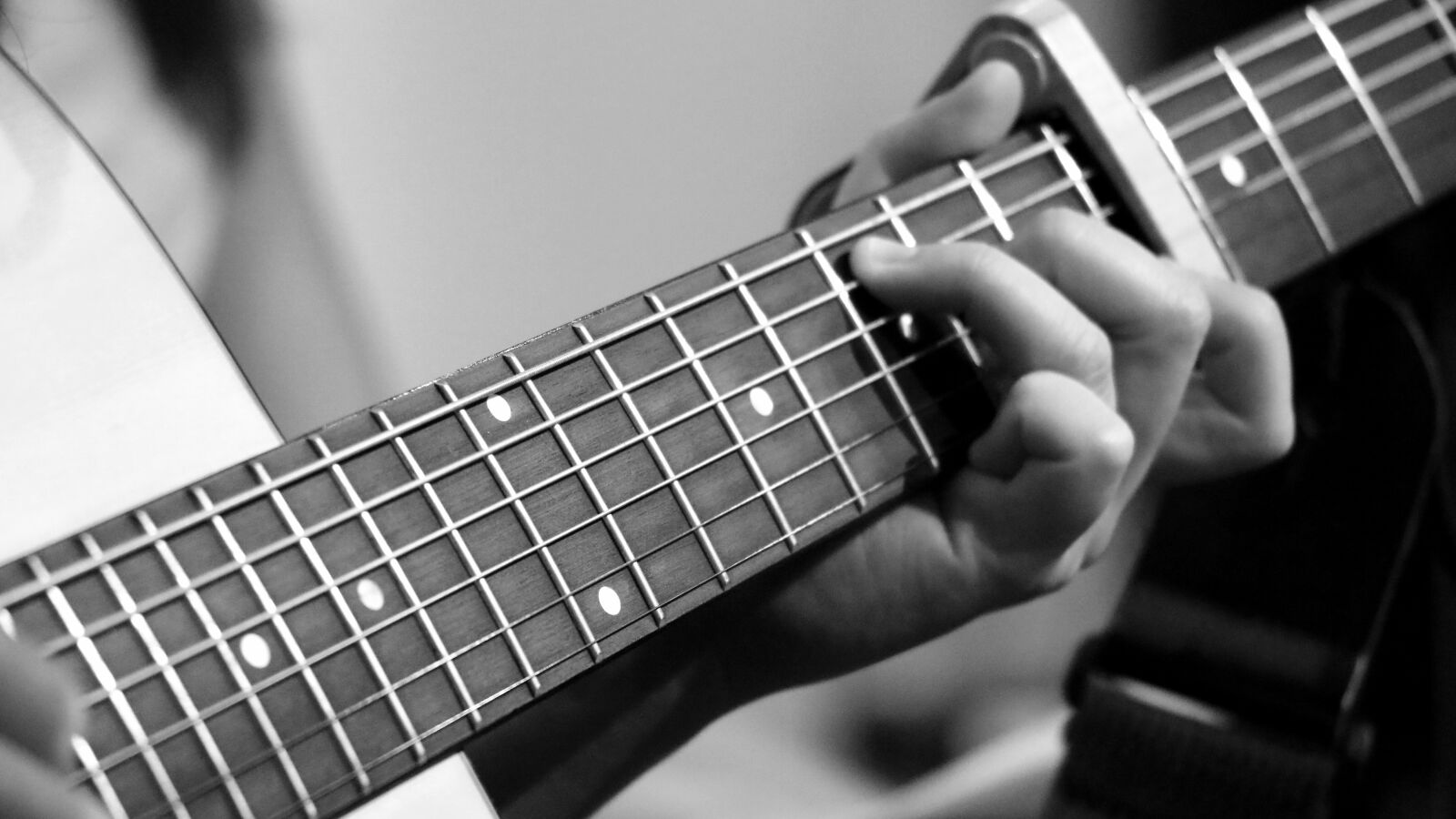 Canon EOS 750D (EOS Rebel T6i / EOS Kiss X8i) sample photo. Guitar, instrument, bowed stringed photography
