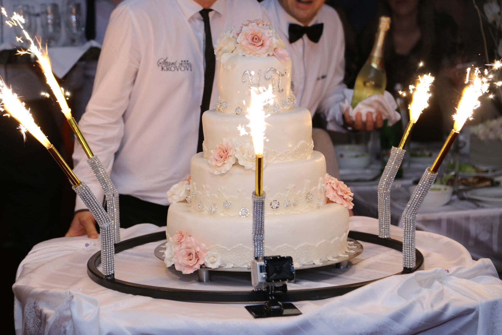 Canon EF 24-105mm F4L IS USM sample photo. Wedding cake, ceremony, bartender photography