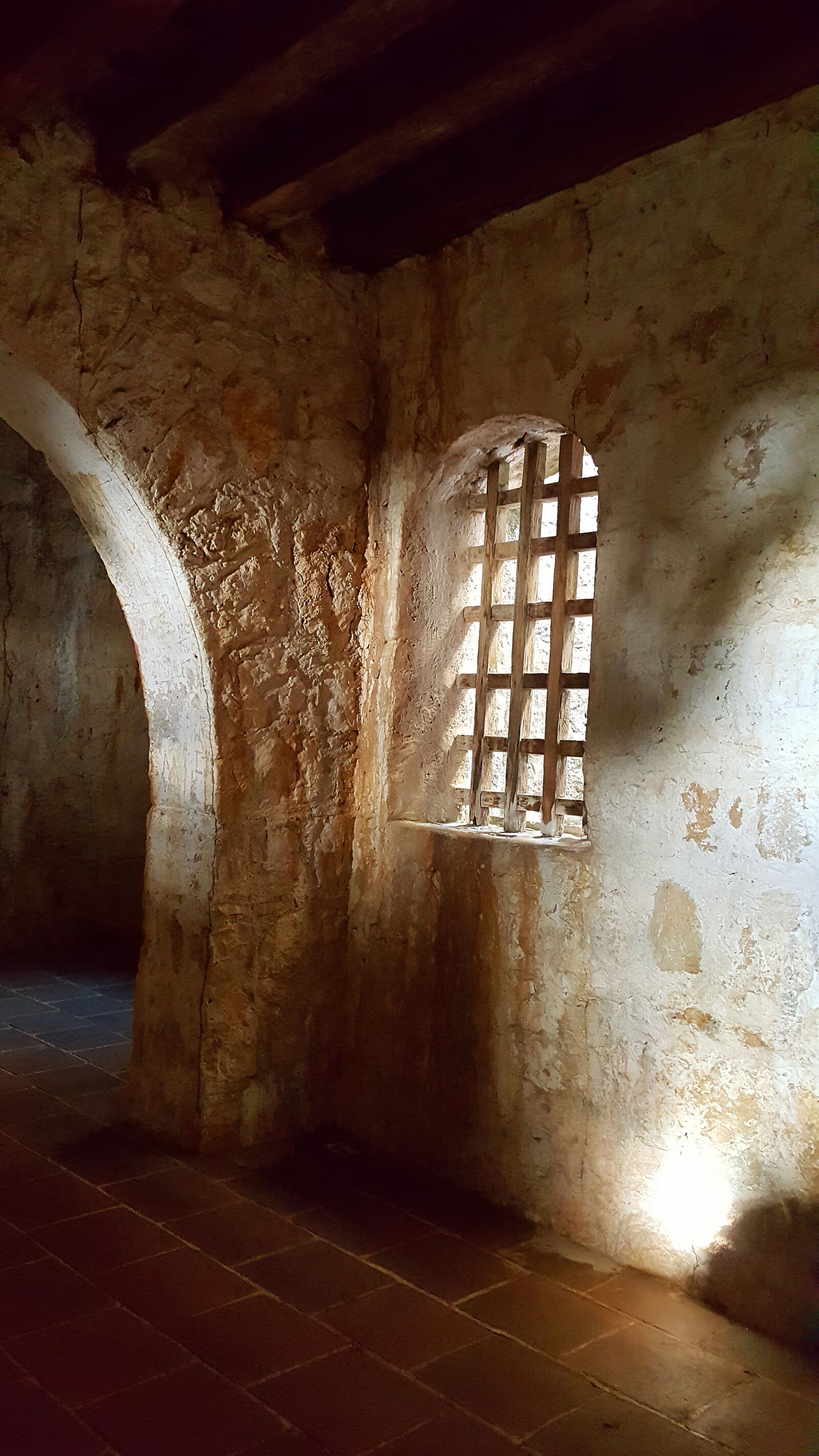 Samsung Galaxy Note5 sample photo. Castle, lights, vintage, window photography