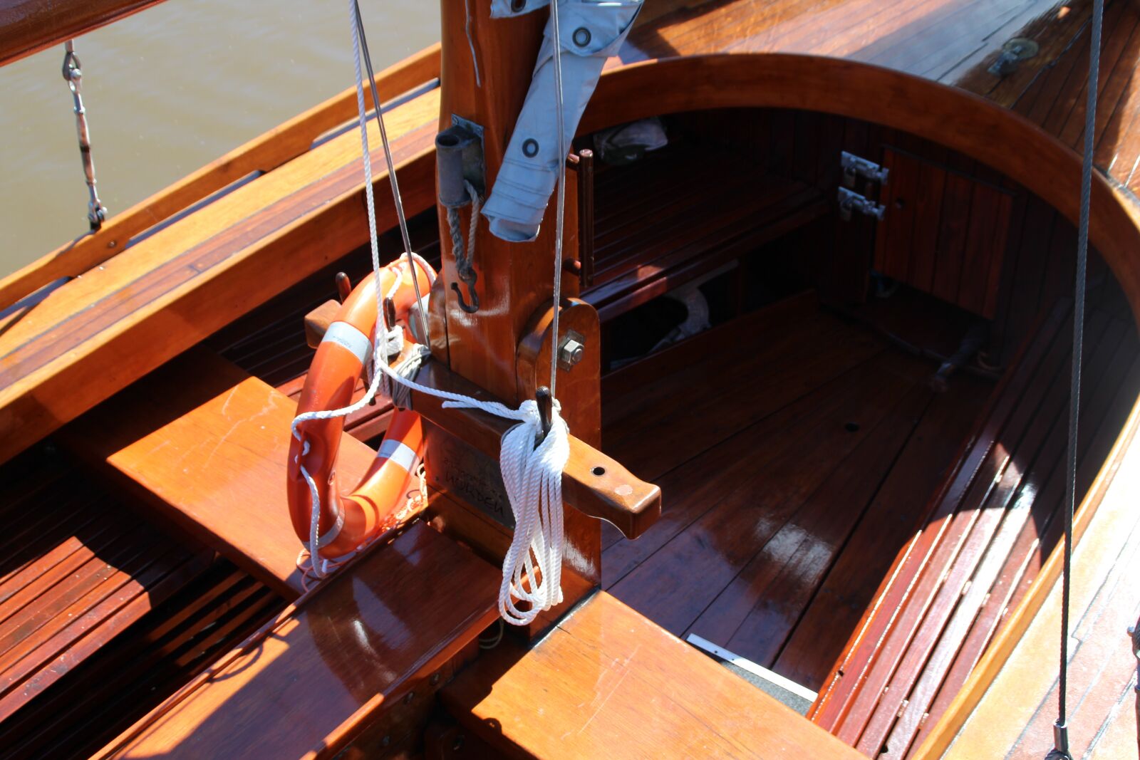 Canon EOS 1200D (EOS Rebel T5 / EOS Kiss X70 / EOS Hi) sample photo. Sailing boat, wood, boat photography