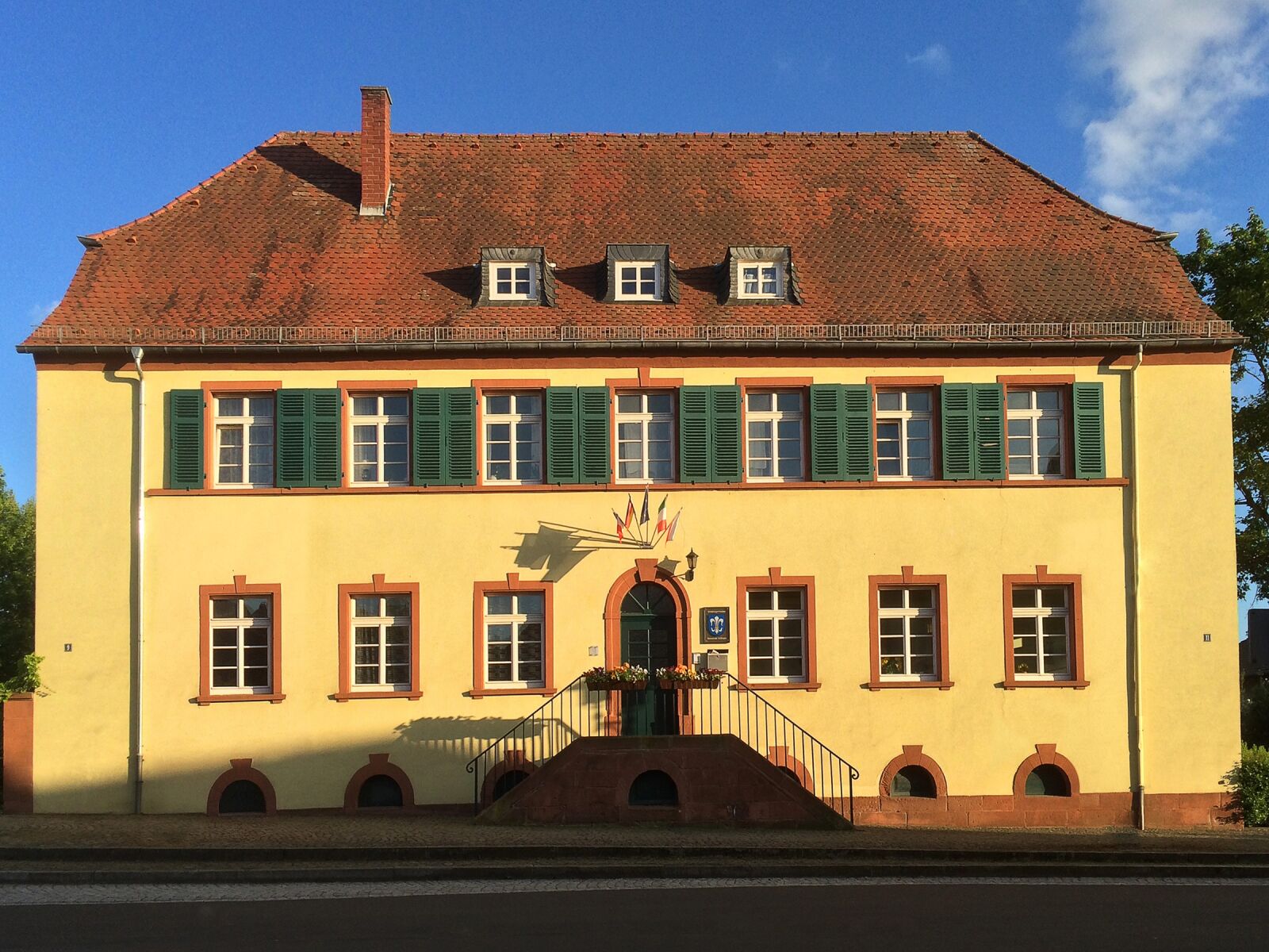 iPhone 5s back camera 4.15mm f/2.2 sample photo. G llheim, old post photography
