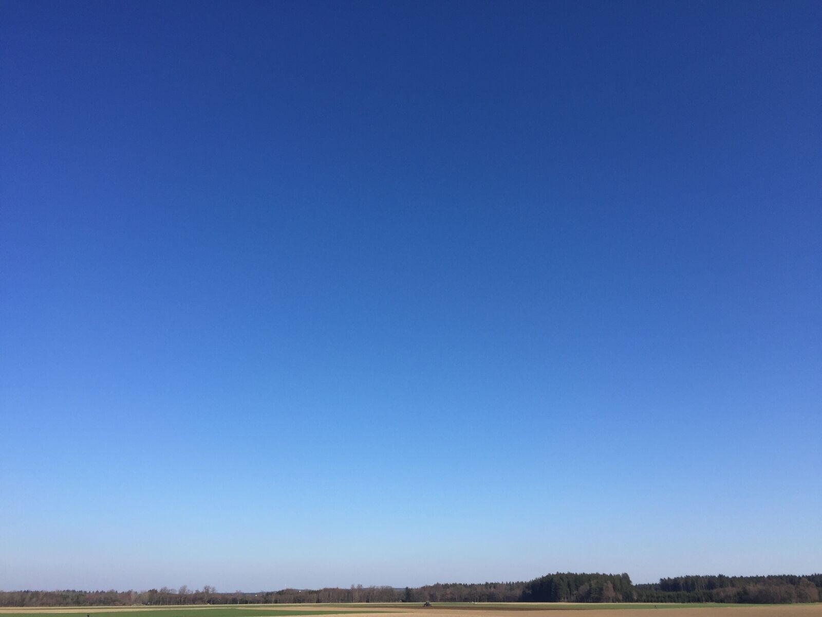 iPhone 6 back camera 4.15mm f/2.2 sample photo. Sky, corona, contrail photography