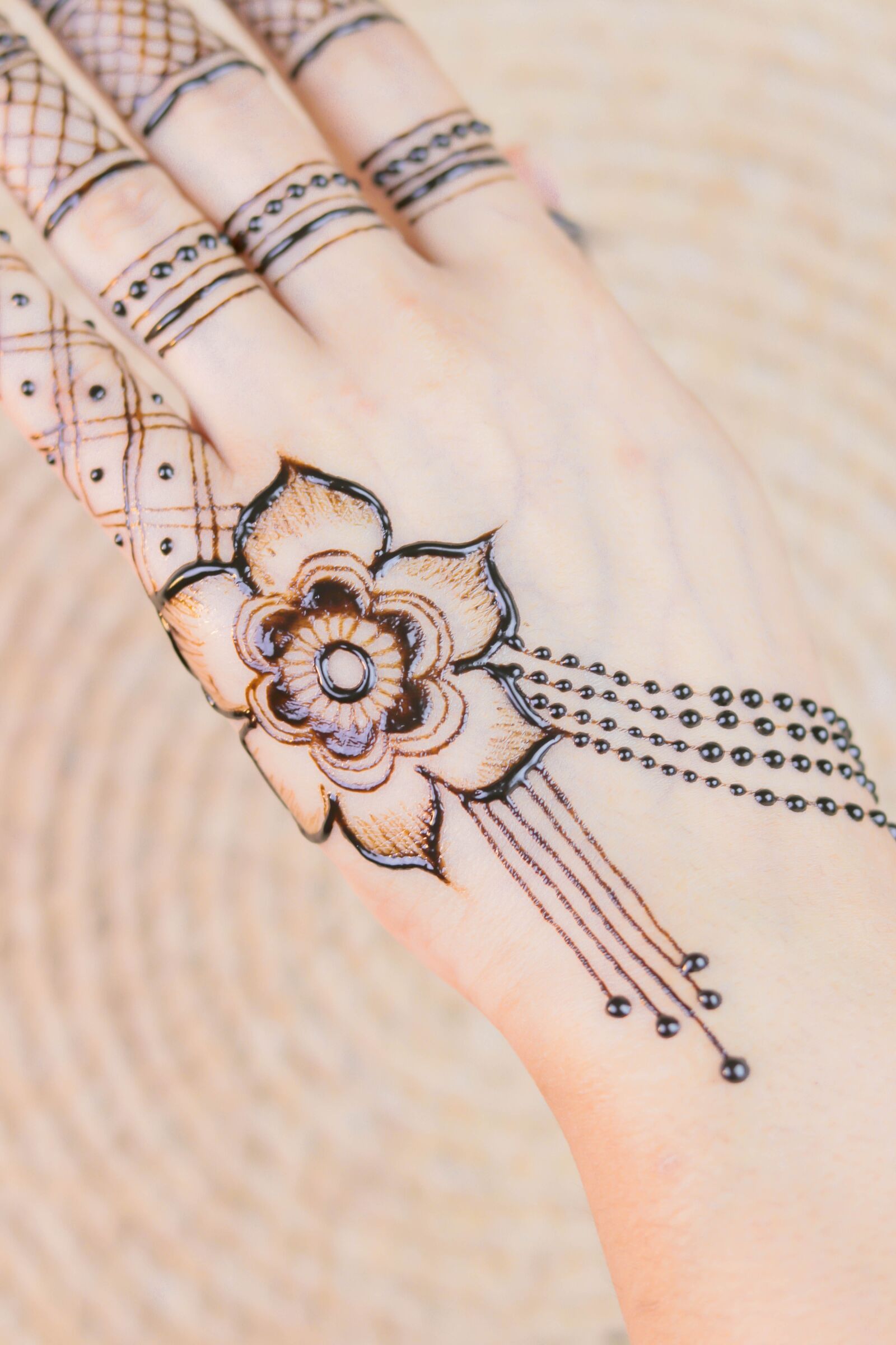 Canon EOS 80D + Canon EF 50mm F1.8 STM sample photo. Henna, hands, mehendi photography