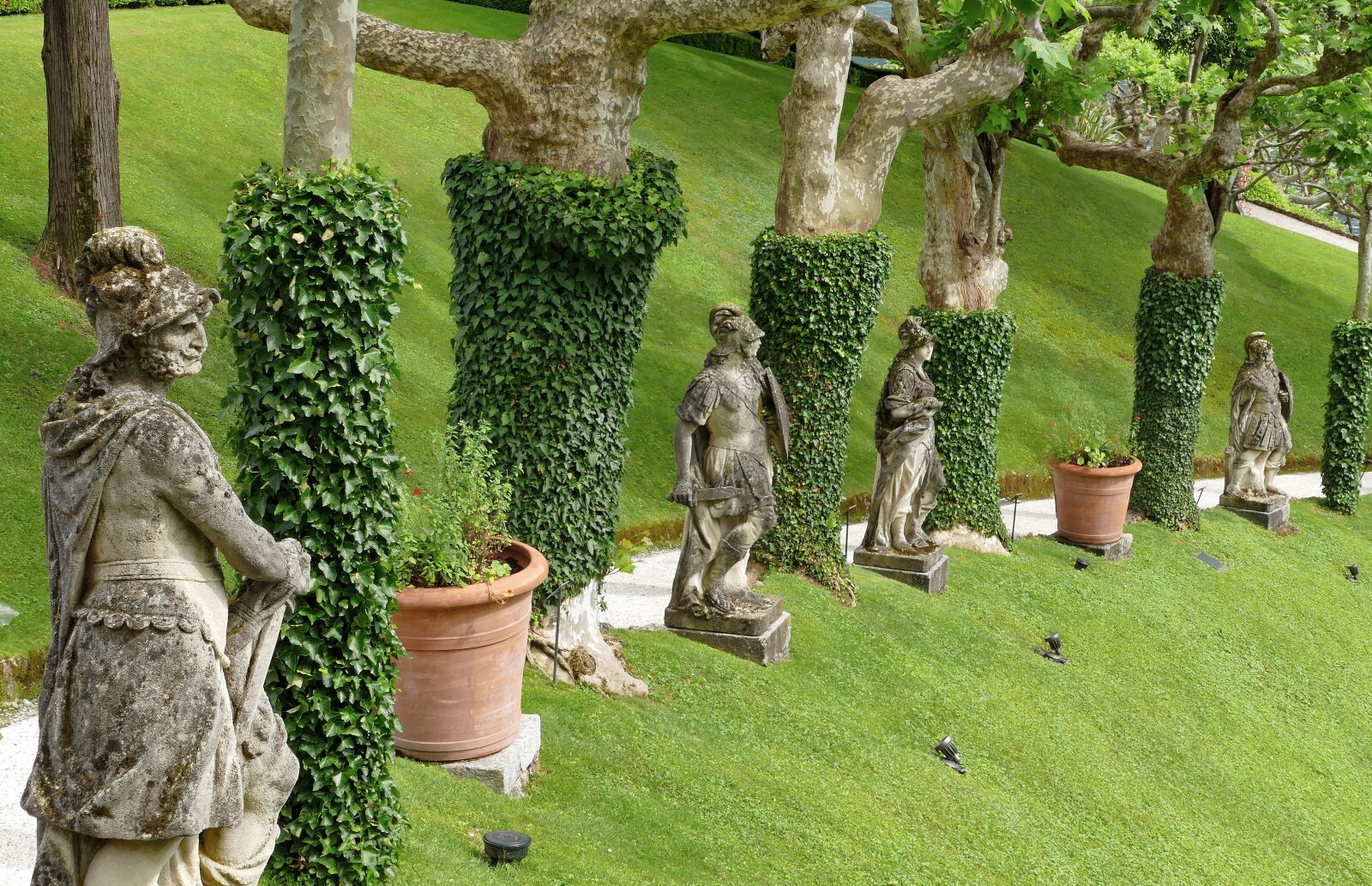 Panasonic Lumix DMC-FZ1000 sample photo. Villa, garden, landscape photography