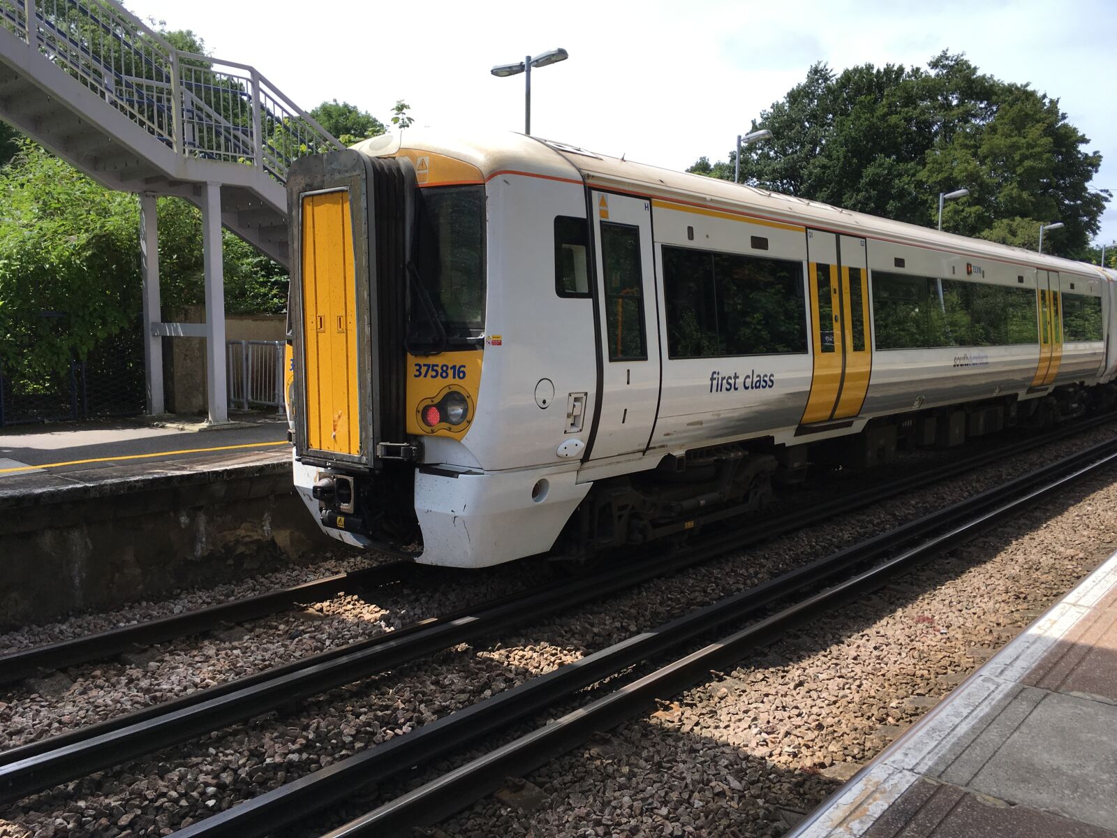 iPhone SE back camera 4.15mm f/2.2 sample photo. 375816, electric, train, electrostar photography