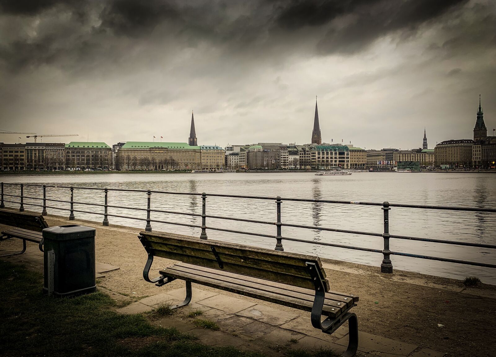 Apple iPhone XR sample photo. Hamburg, binnenalster, alster photography