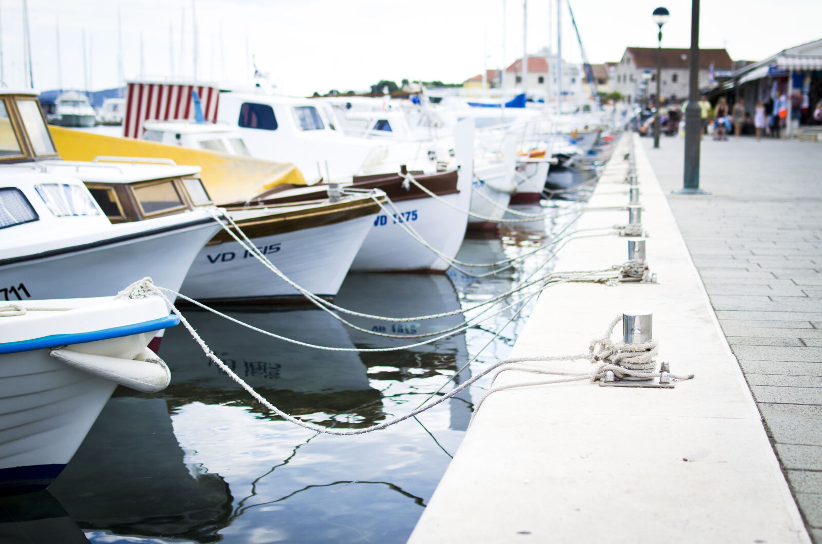 Nikon D5100 + Nikon AF-S DX Nikkor 35mm F1.8G sample photo. Bay, blue, boat, boats photography