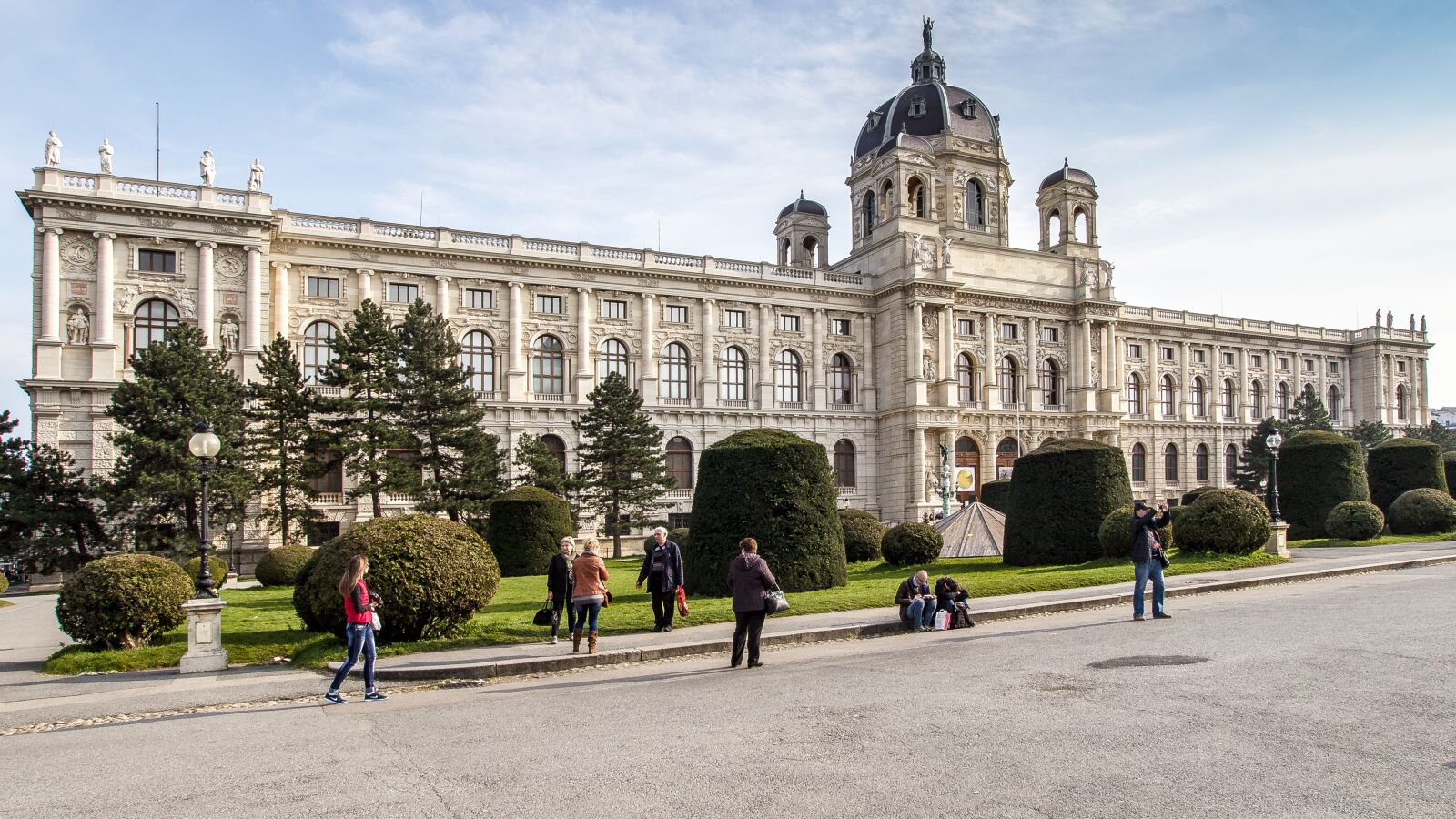 Canon EOS 600D (Rebel EOS T3i / EOS Kiss X5) sample photo. Vienna, downtown, museumsquartier photography