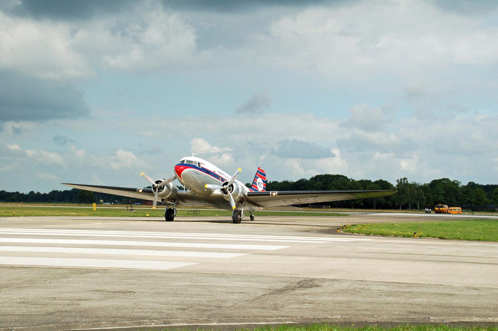 Nikon D50 sample photo. Plane, transport, vliegterrein photography