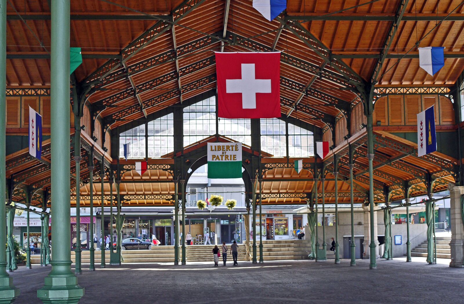 Panasonic Lumix DMC-G1 sample photo. Montreux, market hall, event photography