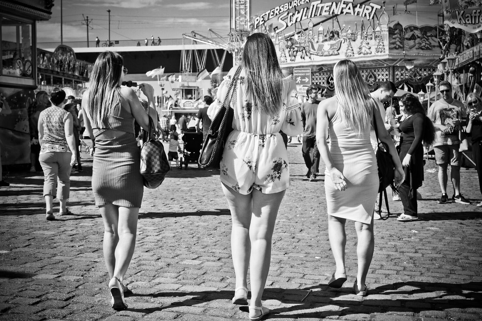 Olympus OM-D E-M10 sample photo. Women, fair, folk festival photography