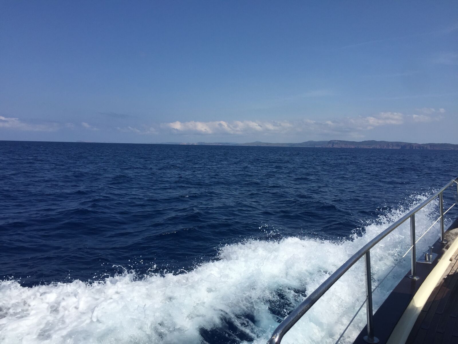 iPhone 6 back camera 4.15mm f/2.2 sample photo. Is, boat, ship photography