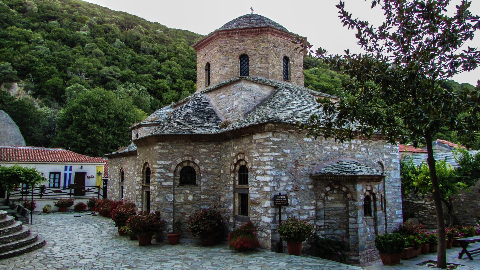 Canon PowerShot SX400 IS sample photo. Monastery, church, architecture photography