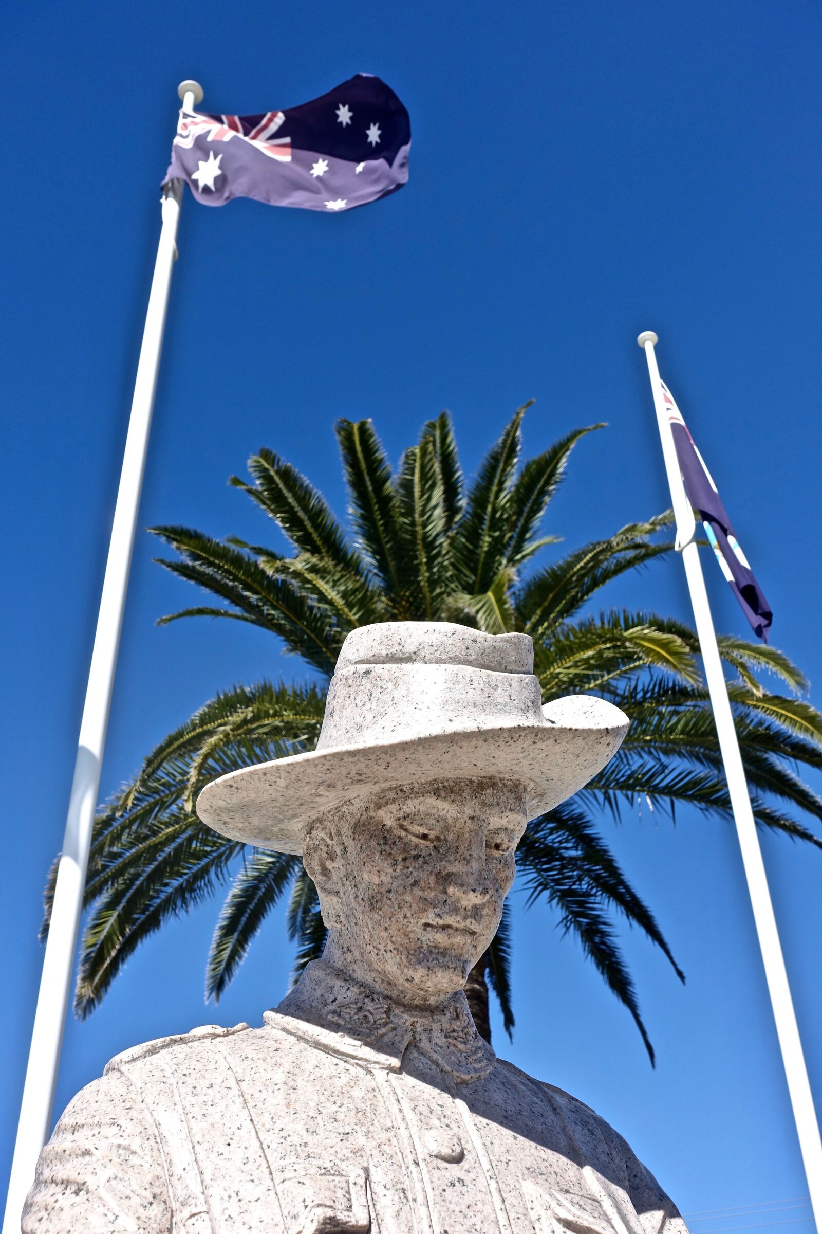 Sony Cyber-shot DSC-RX100 III sample photo. Statue, soldier, monument photography