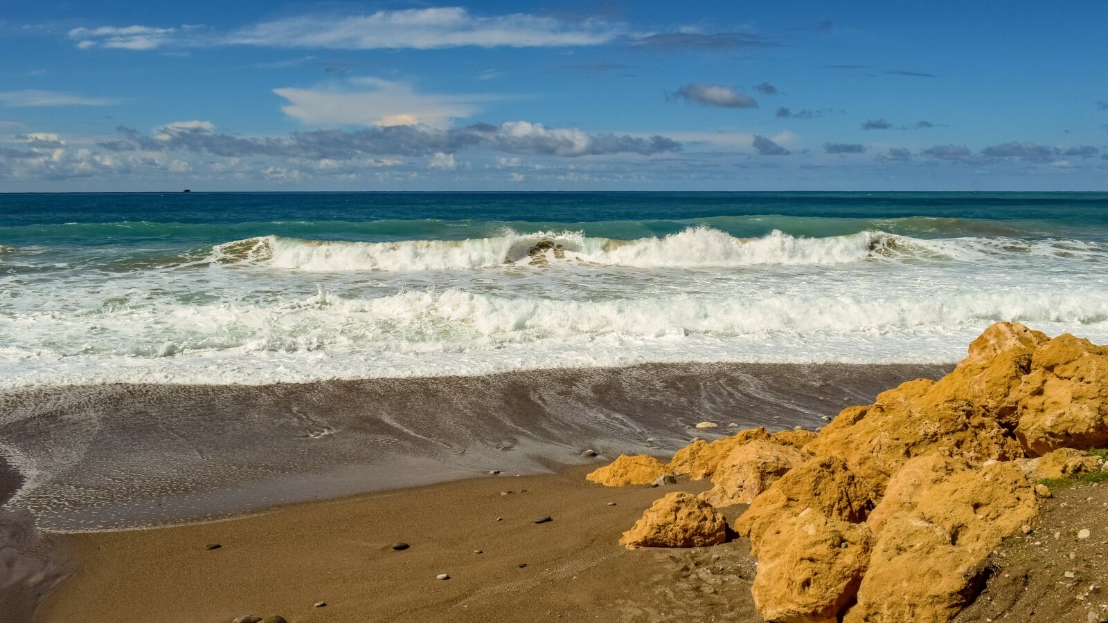 Nikon D3300 sample photo. Beach, sand, waves photography