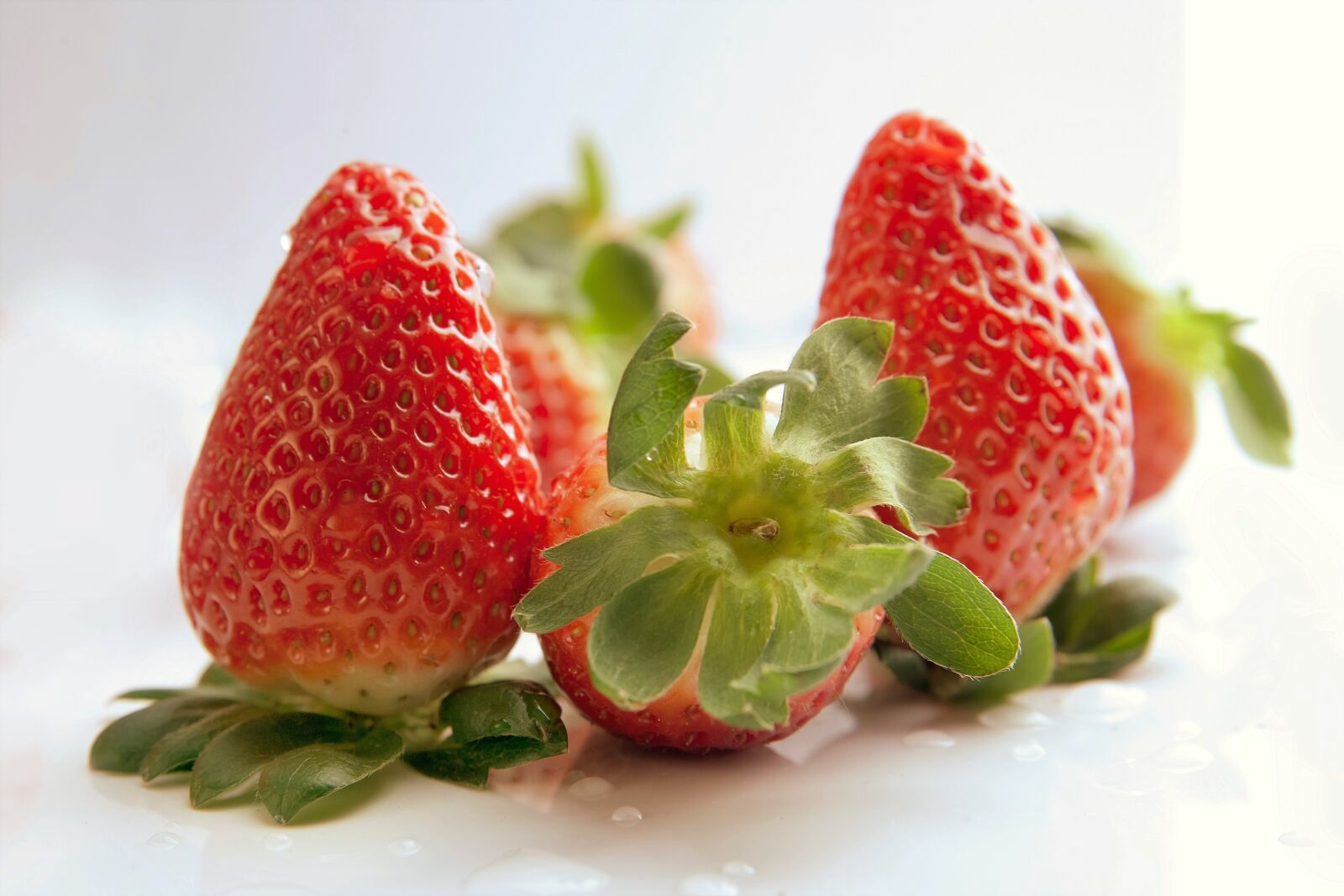 Canon EOS-1Ds Mark II sample photo. Strawberries, fruits, food photography